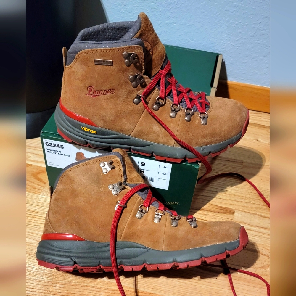 Women's Danner hiking boots sz 9